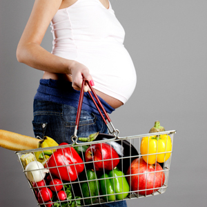 Icrease vegetable consumption during pregnancy Pregnant woman carrying vegetables